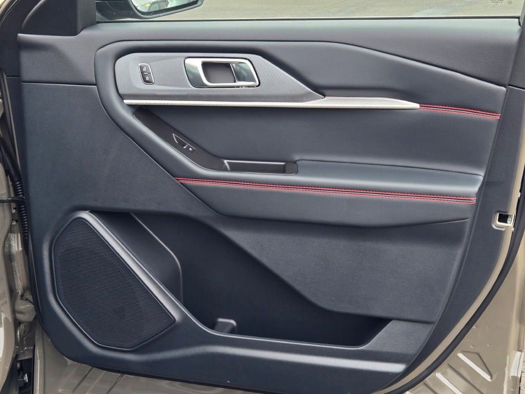 New 2026 Ford Explorer ST-Line w/ ST-Line Street Pack image 5