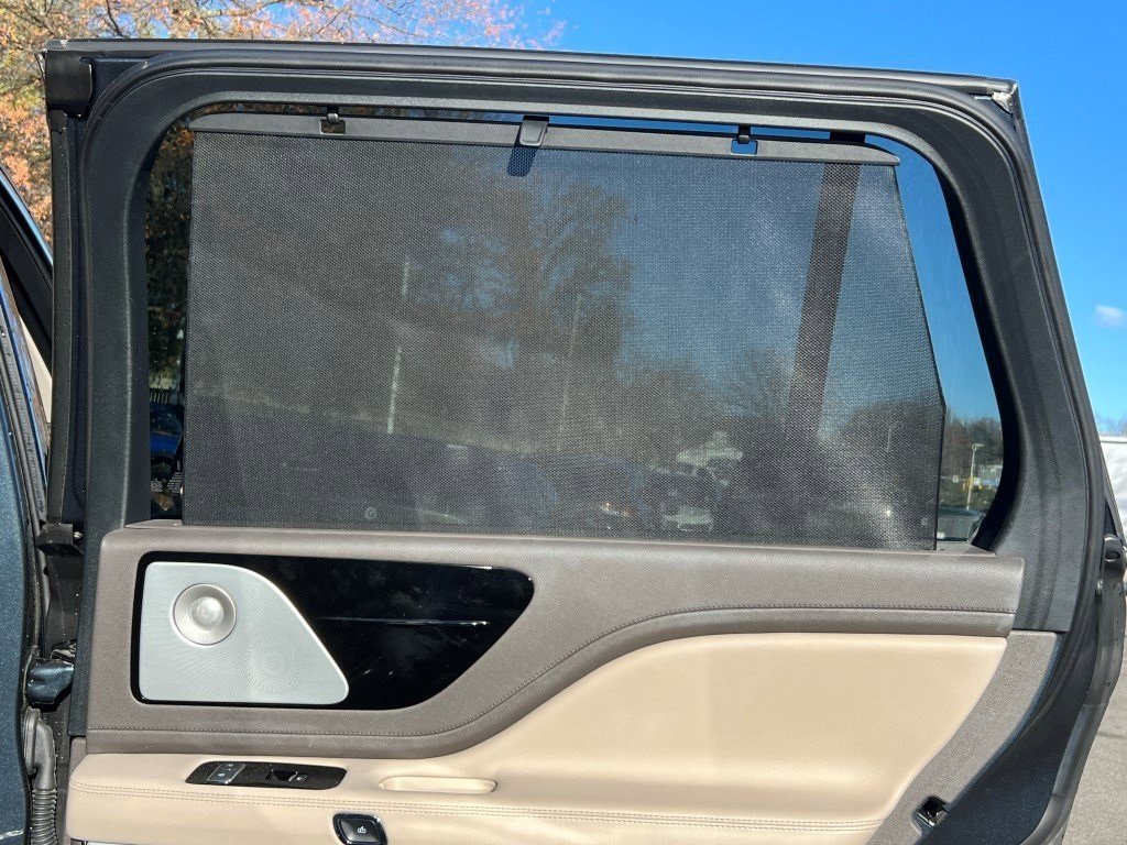 Used 2021 Lincoln Aviator Reserve w/ Equipment Group 202A image 15