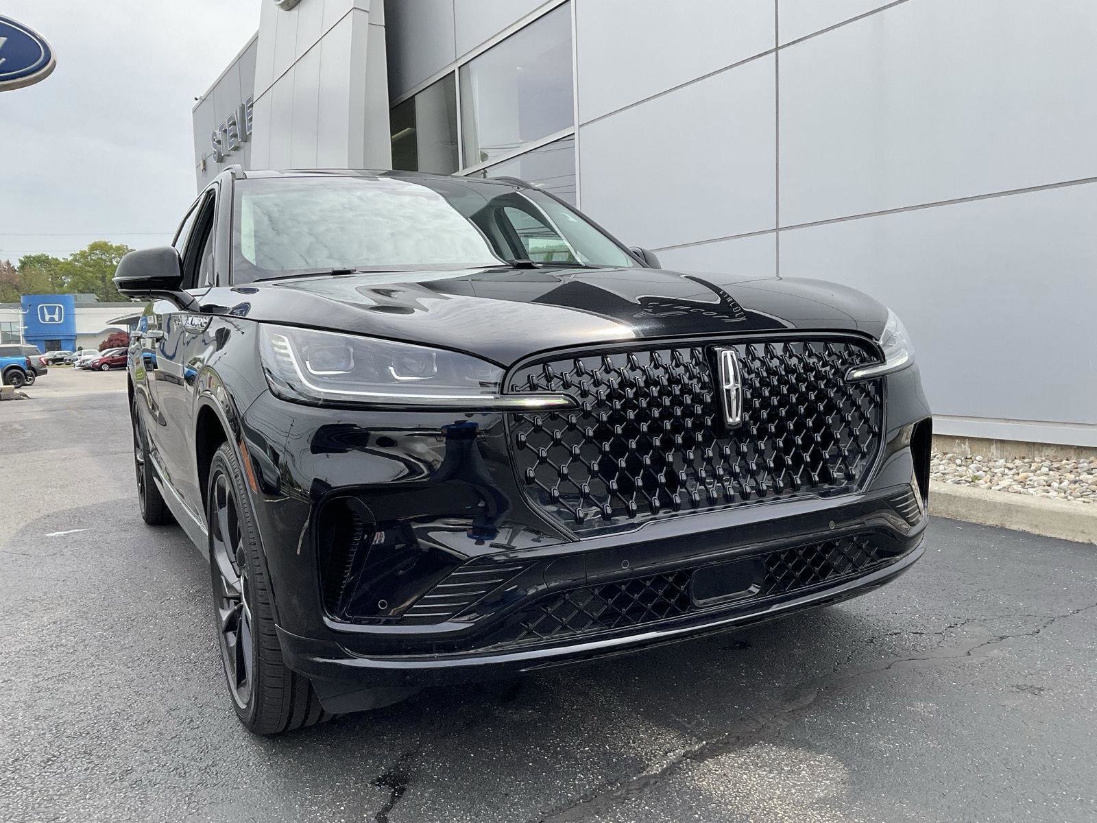 New 2025 Lincoln Aviator Reserve w/ Luxury Package image 2