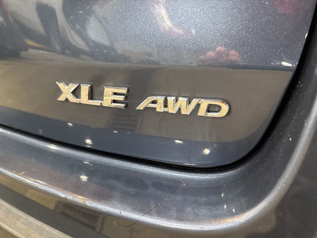 Used 2017 Toyota Highlander XLE image 10