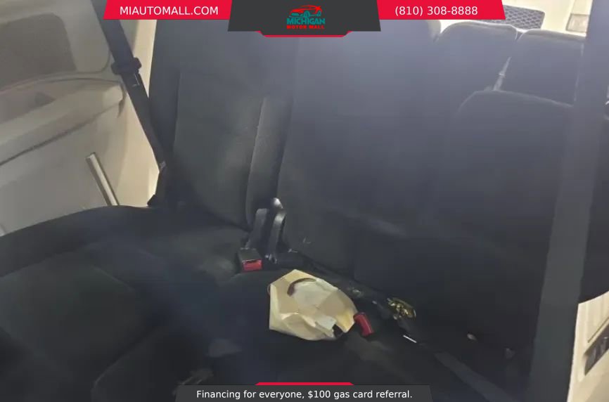 Used 2016 Chrysler Town & Country Touring w/ Driver Convenience Group image 12