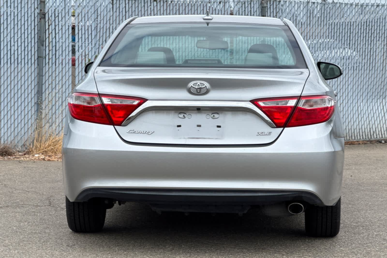 Used 2017 Toyota Camry XLE w/ Moonroof Package FWD image 4
