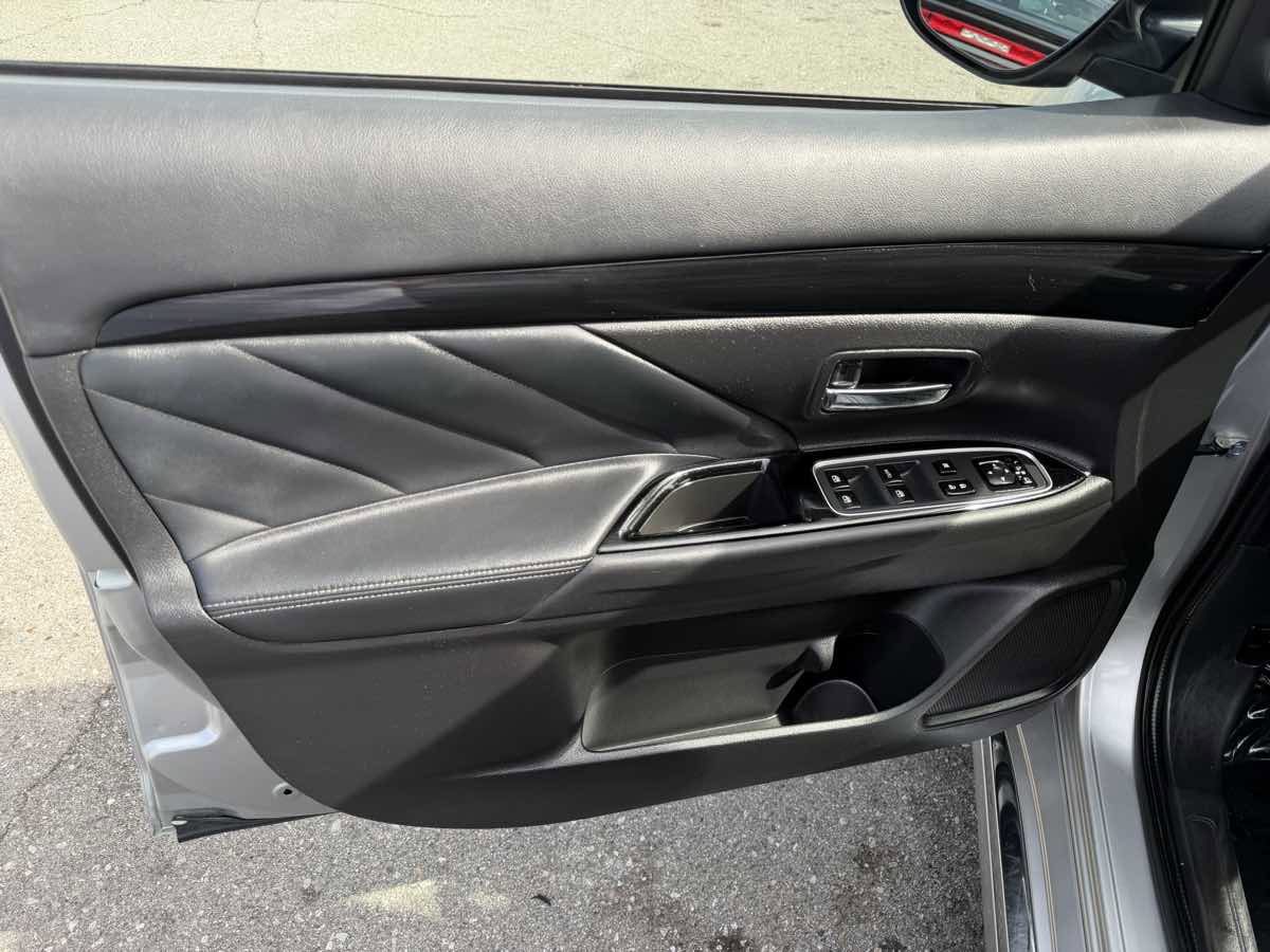 Used 2018 Mitsubishi Outlander GT image 11