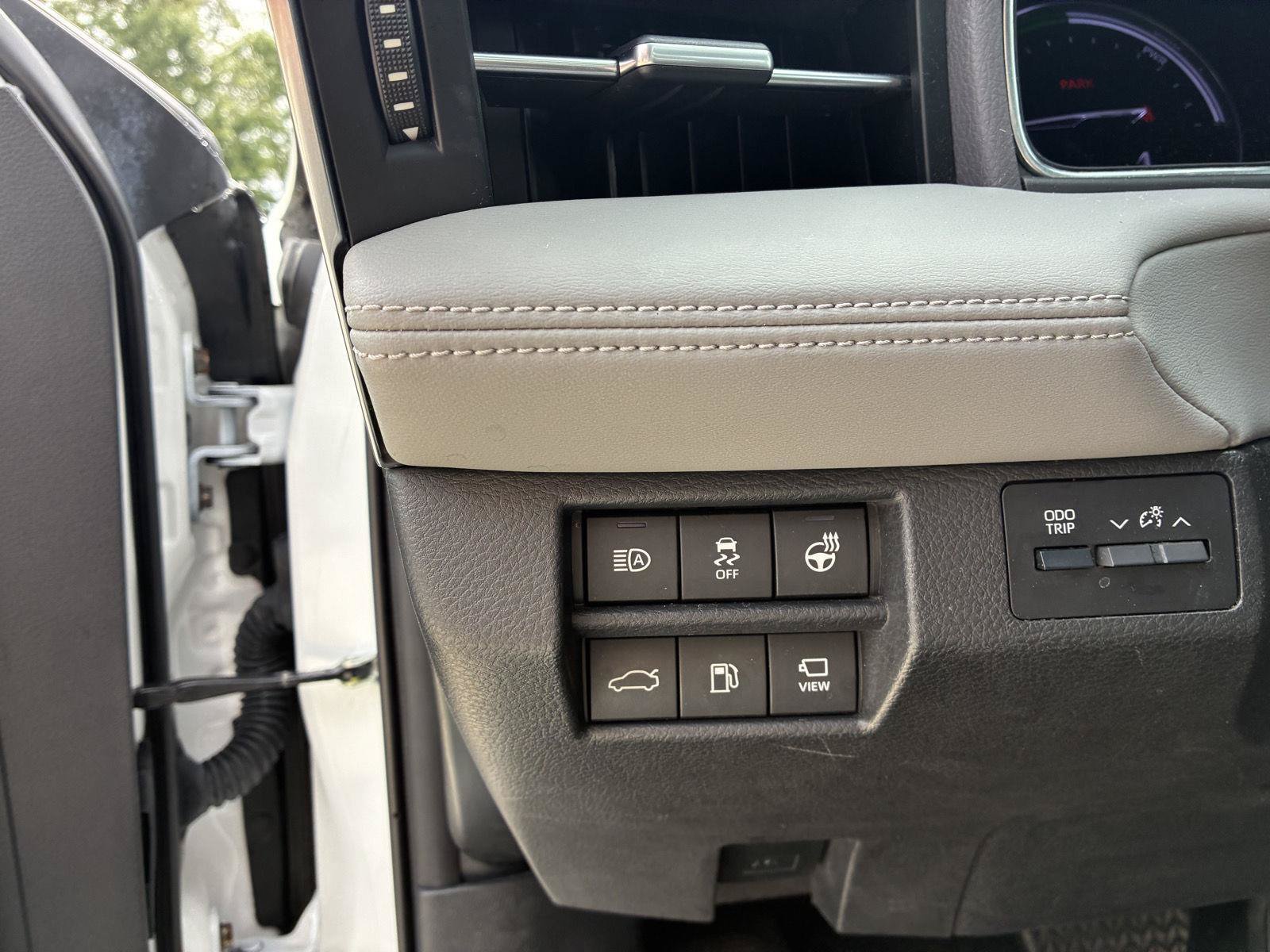 Used 2020 Toyota Avalon Limited w/ Advanced Safety Package FWD image 5