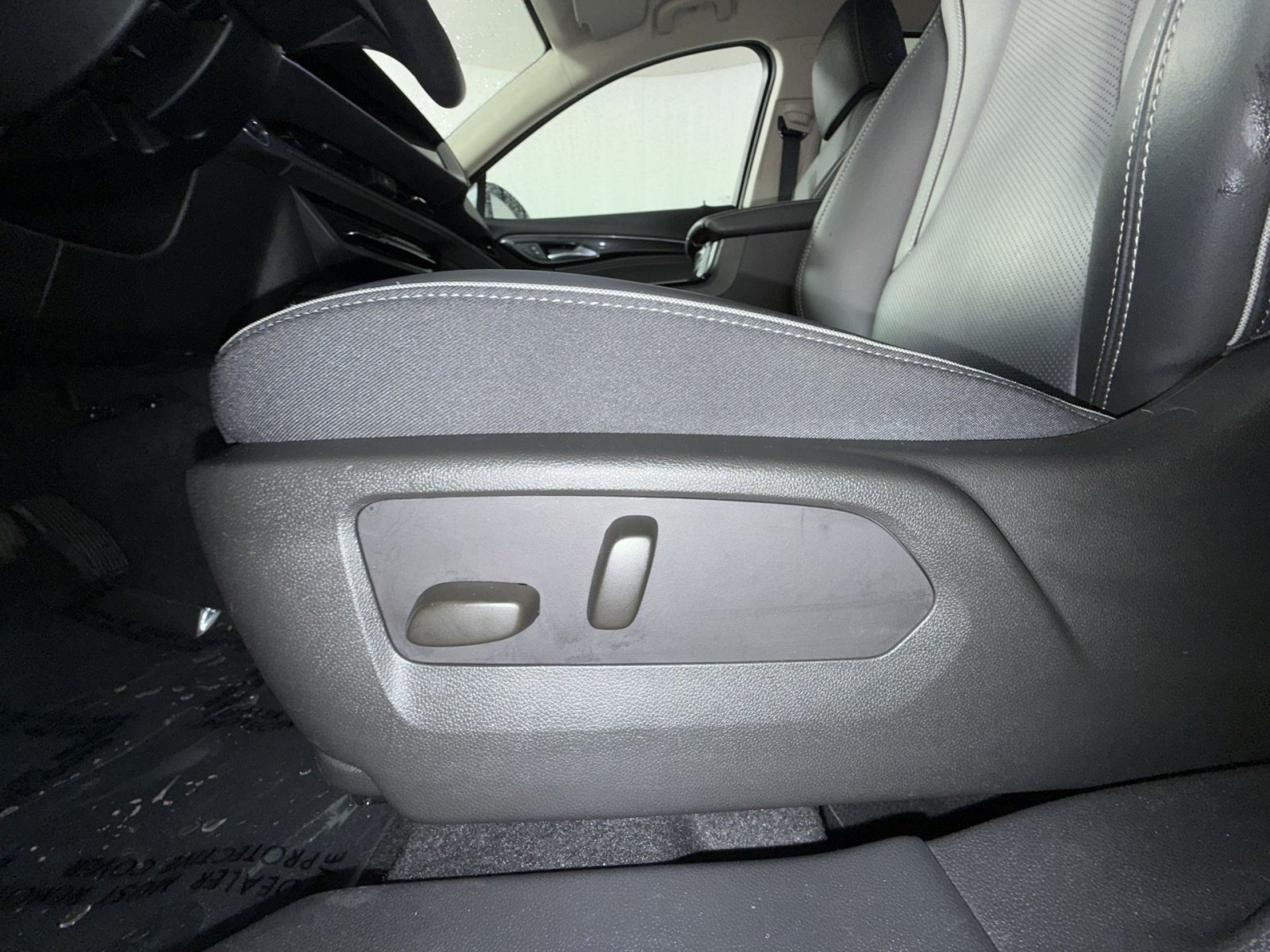 Used 2023 Buick Envision Essence AWD/4WD image 14