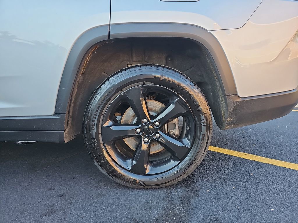 Certified 2023 Jeep Grand Cherokee L Laredo image 34