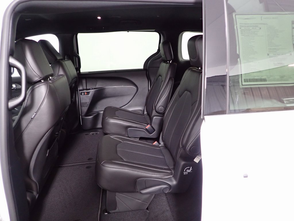 New 2026 Chrysler Pacifica Select image 27