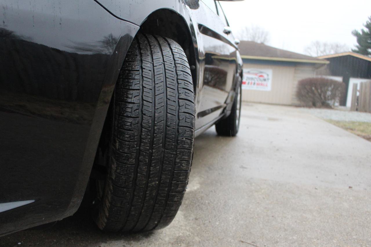 Used 2013 Chrysler 200 Limited FWD image 40