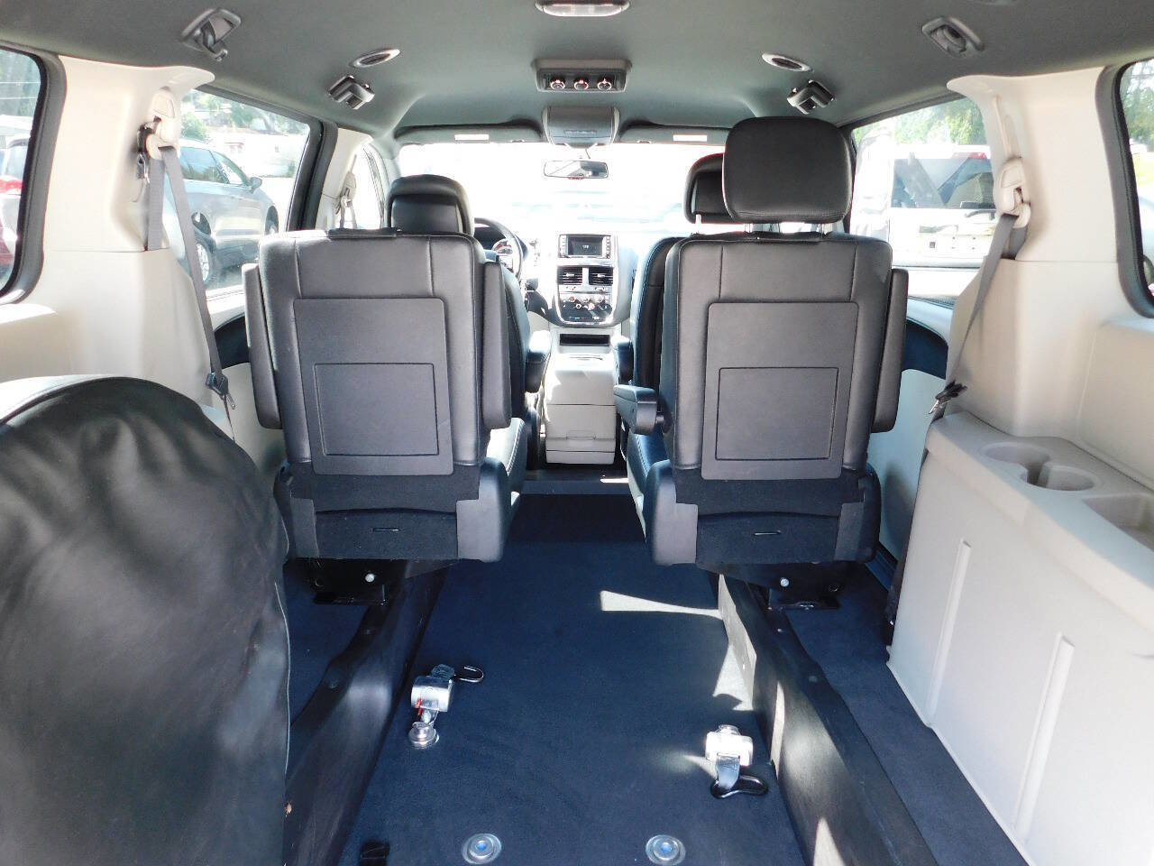 Used 2017 Dodge Grand Caravan SXT image 6