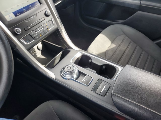 Used 2020 Ford Fusion SE FWD image 24