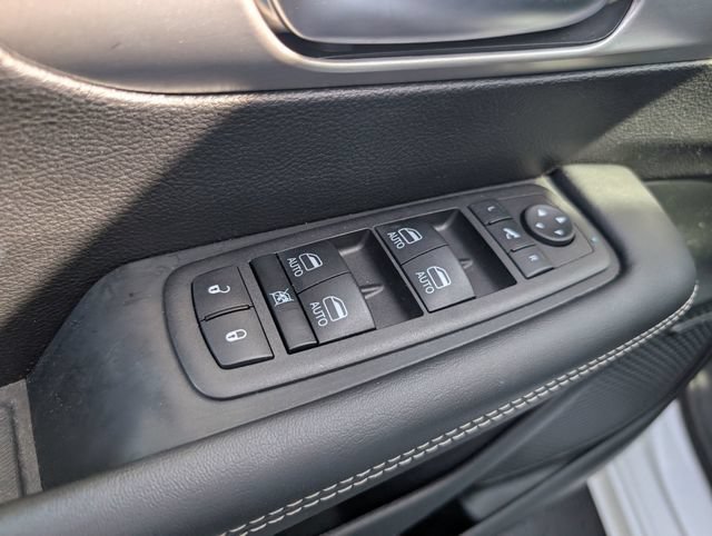 Used 2023 Chrysler Pacifica Limited w/ Uconnect Theater Family Group AWD/4WD image 11