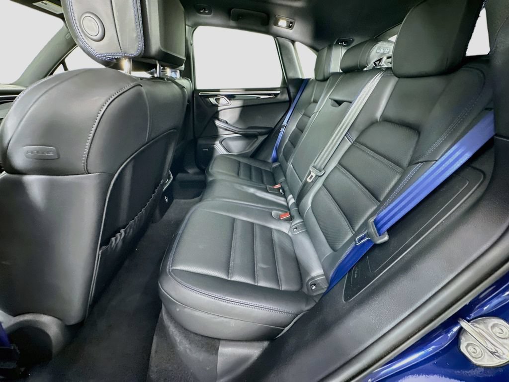 Certified 2024 Porsche Macan AWD/4WD image 24