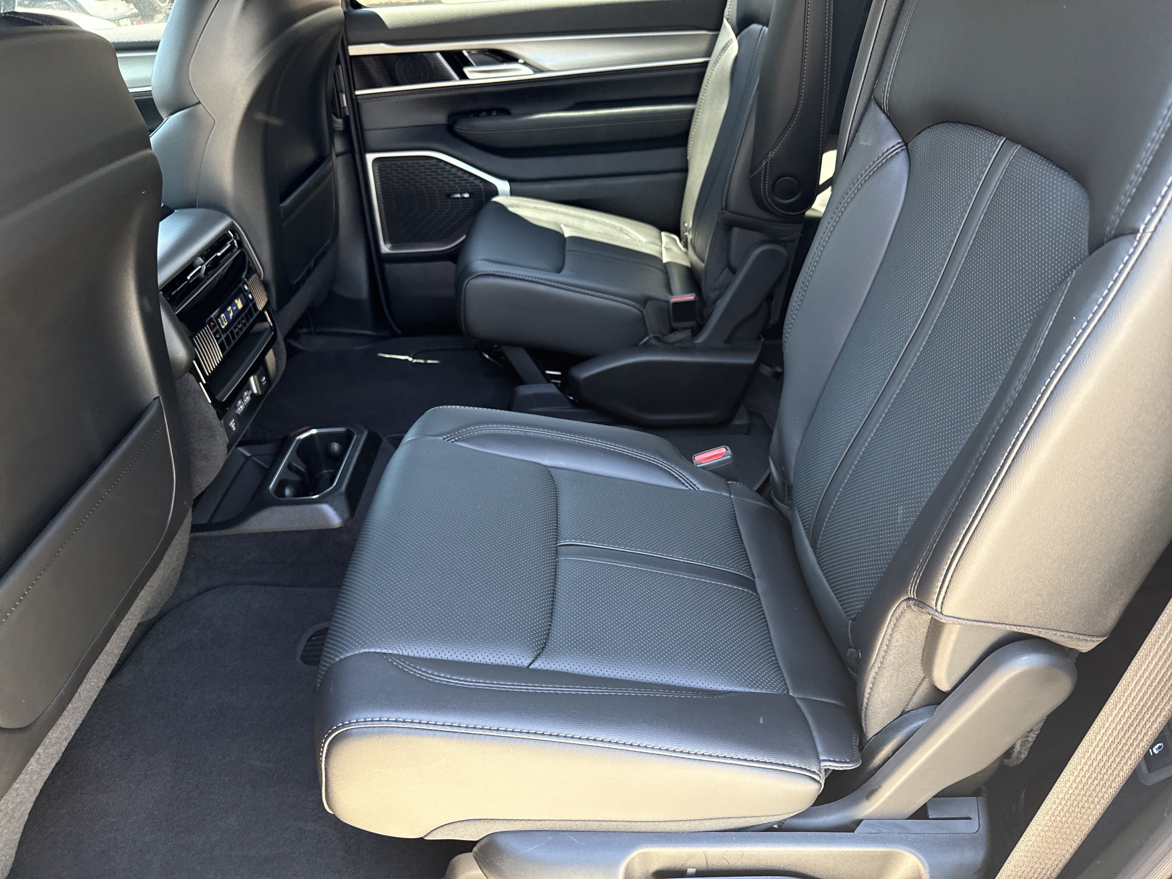 New 2026 Jeep Grand Wagoneer 4WD w/ Premium Group I image 18