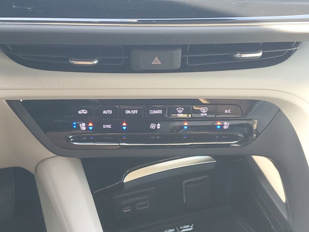 Used 2023 Buick Envision Avenir AWD/4WD image 28