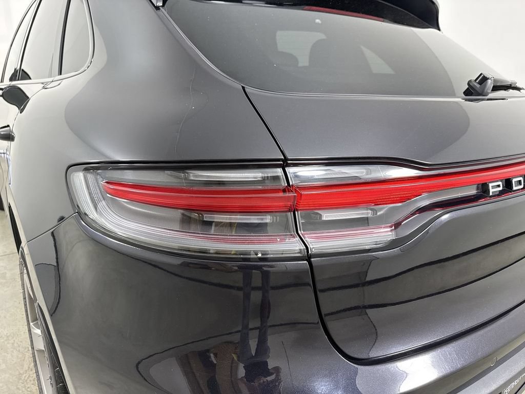 Certified 2022 Porsche Macan S AWD/4WD image 18