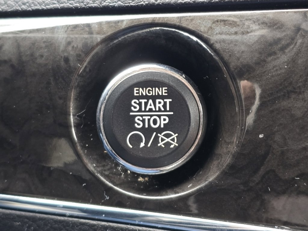 Used 2015 Chrysler Town & Country Touring-L w/ Driver Convenience Group image 27