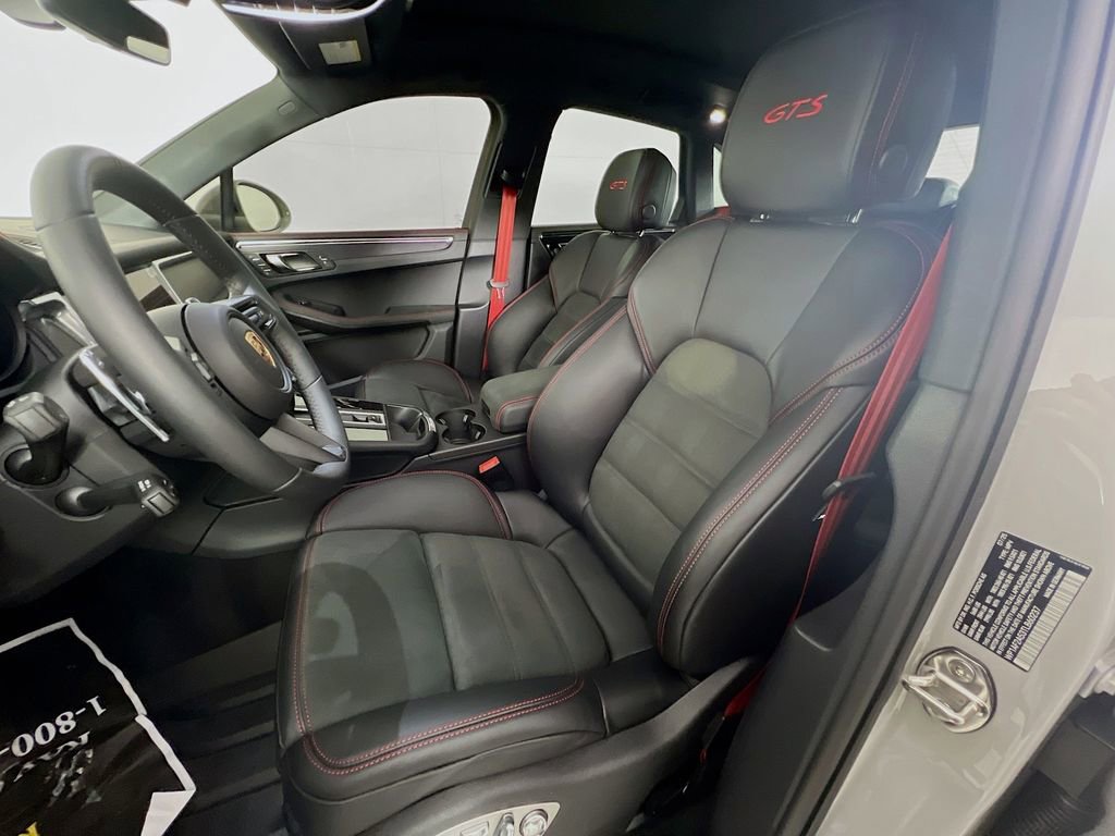 Certified 2026 Porsche Macan GTS image 5