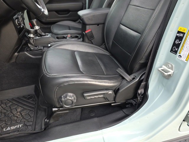 Used 2023 Jeep Wrangler Unlimited Sahara w/ Cold Weather Group image 13