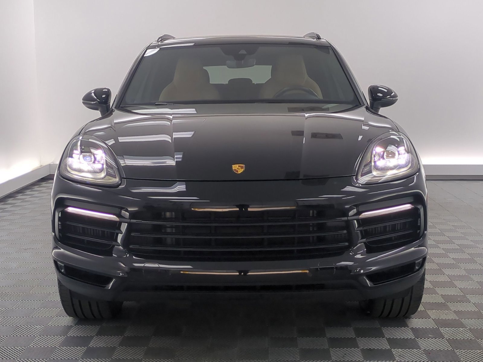 Certified 2023 Porsche Cayenne Platinum Edition image 6