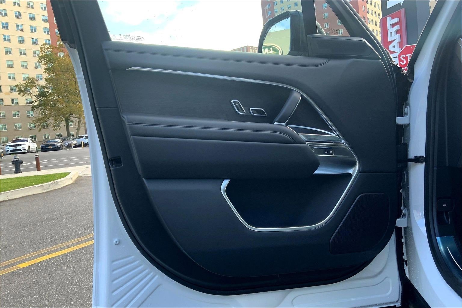 New 2025 Land Rover Range Rover SE image 10