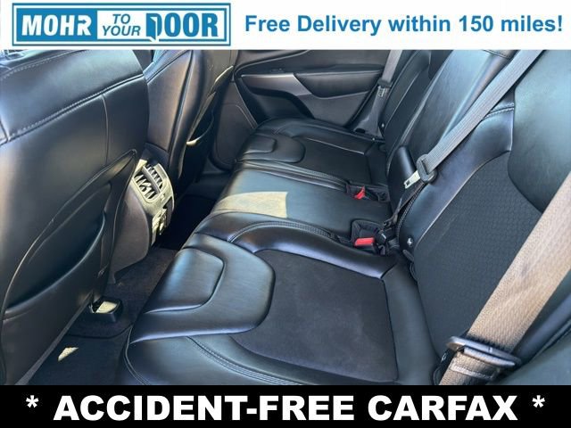 Used 2019 Jeep Cherokee Latitude Plus w/ Comfort/Convenience Group image 32