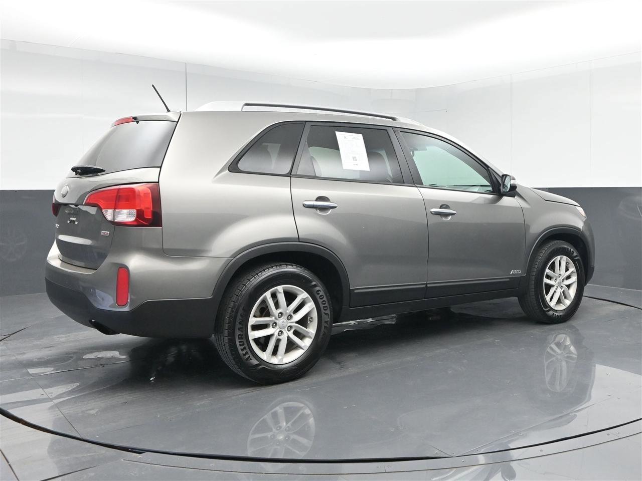 Used 2015 Kia Sorento LX image 5