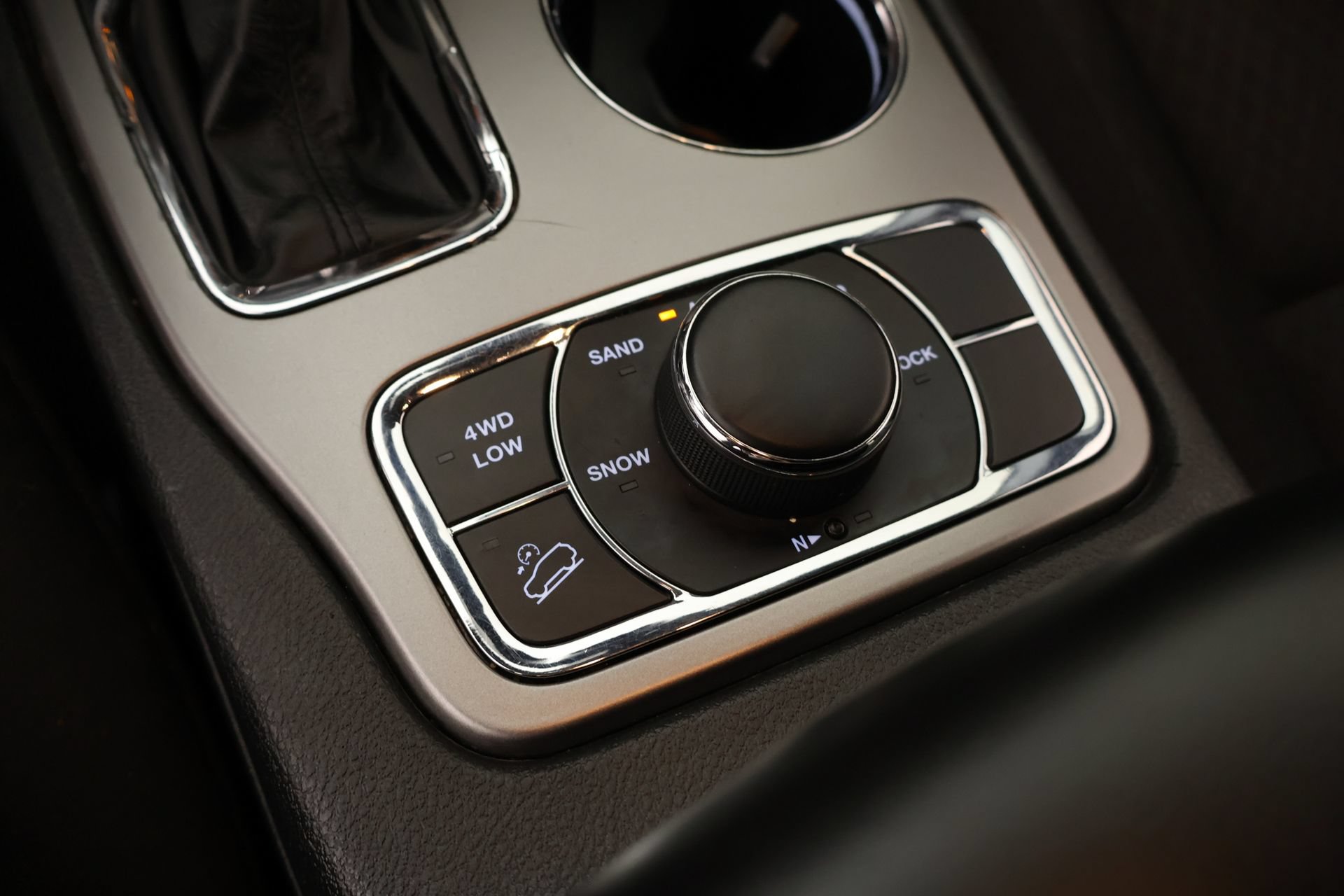 Used 2020 Jeep Grand Cherokee Laredo AWD/4WD image 8