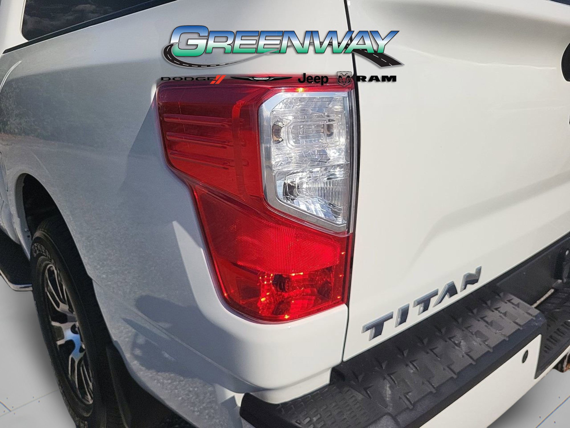 Used 2017 Nissan Titan SV RWD image 6