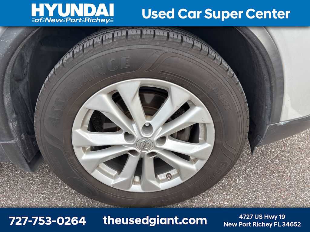 Used 2015 Nissan Rogue SV w/ SV Premium Package image 6