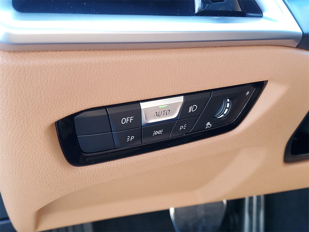 New 2025 BMW 330i xDrive Sedan w/ M Sport Package image 11