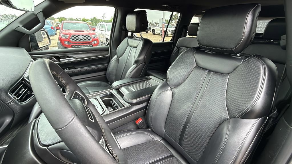 Used 2024 Jeep Wagoneer Series II w/ Flexible Seating Group RWD image 14