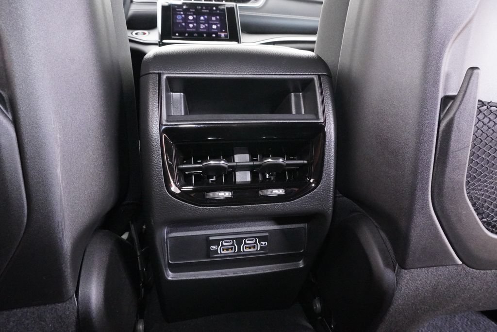 Used 2025 Jeep Grand Cherokee Laredo AWD/4WD image 29
