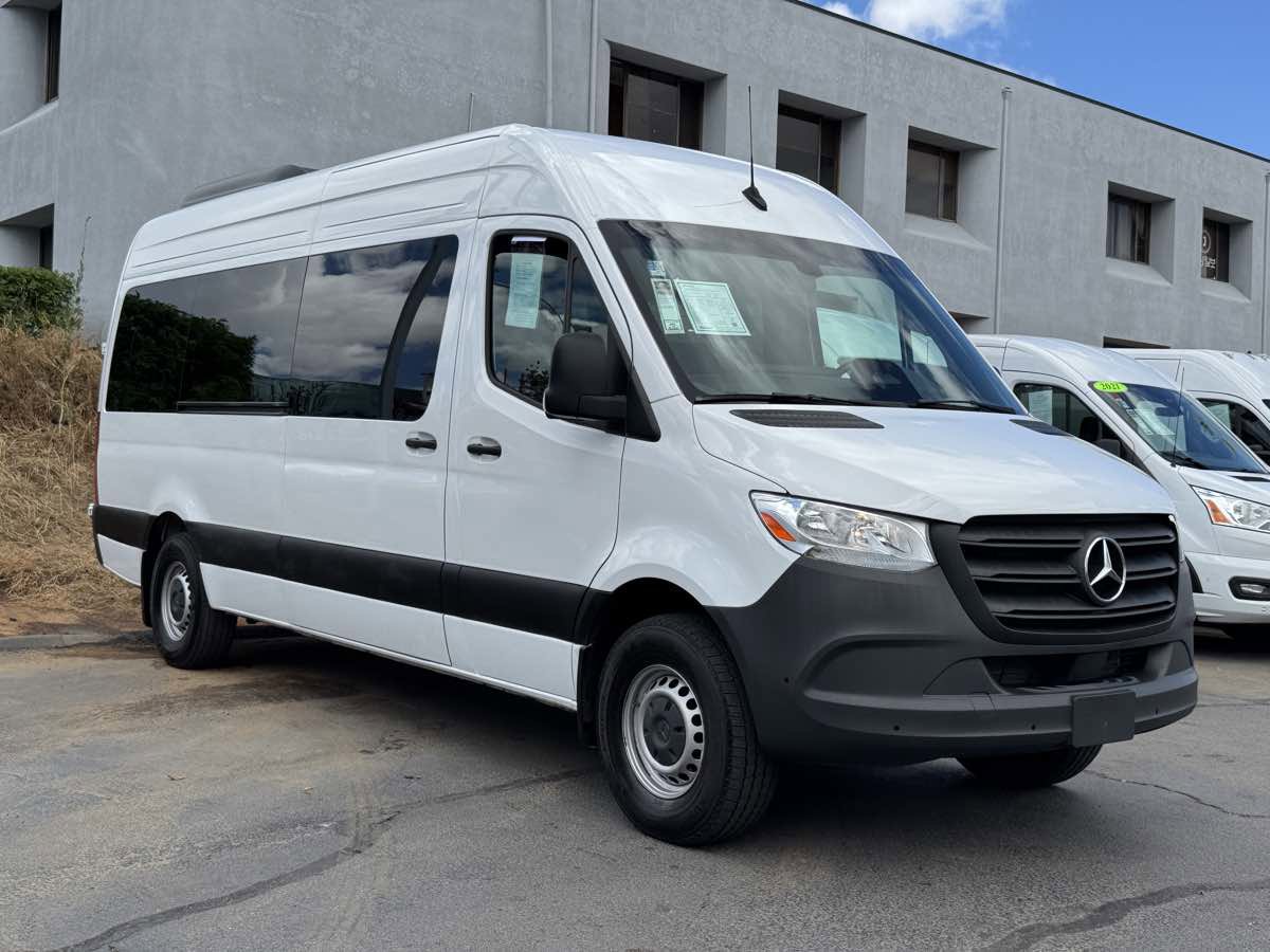Used 2025 Mercedes-Benz Sprinter 2500 image 4