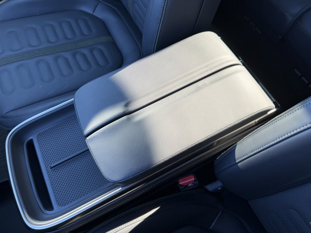 Used 2025 Rivian R1T Adventure image 27