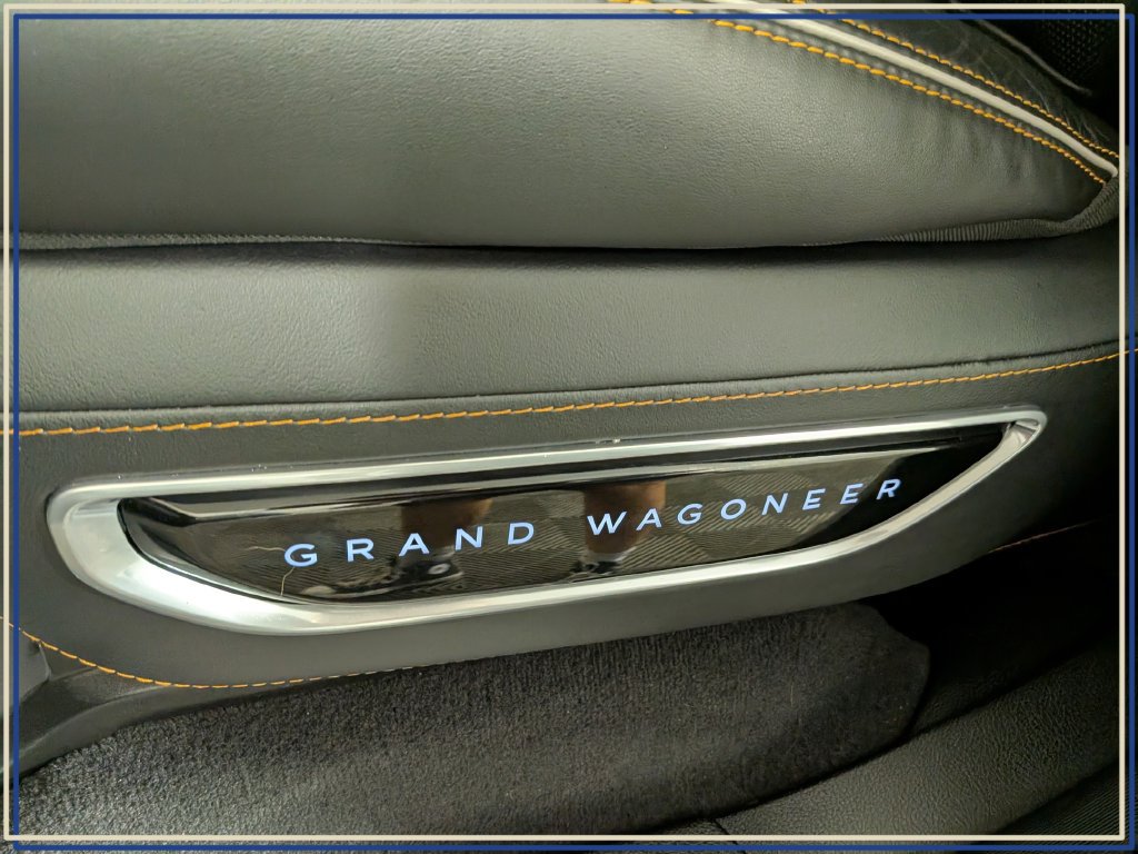Used 2023 Jeep Grand Wagoneer Series III AWD/4WD image 19