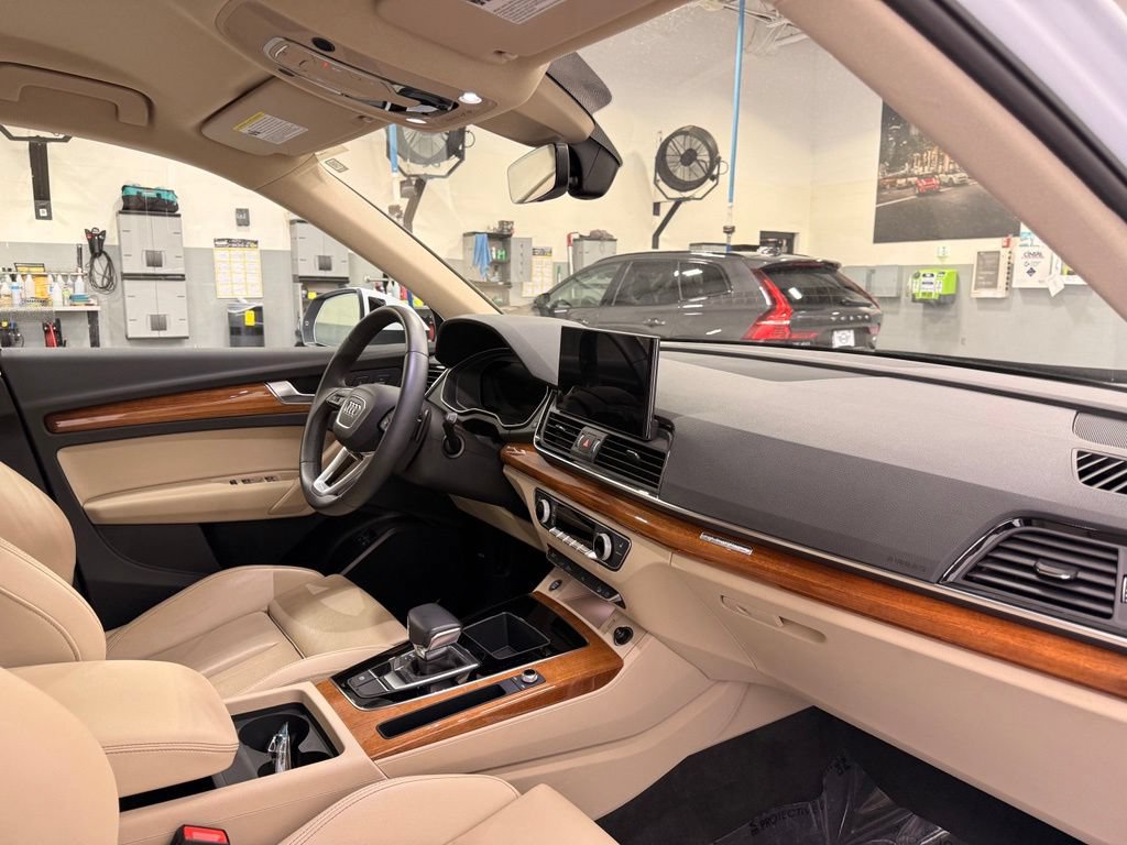 Used 2023 Audi Q5 e Premium w/ Convenience Package AWD/4WD image 29