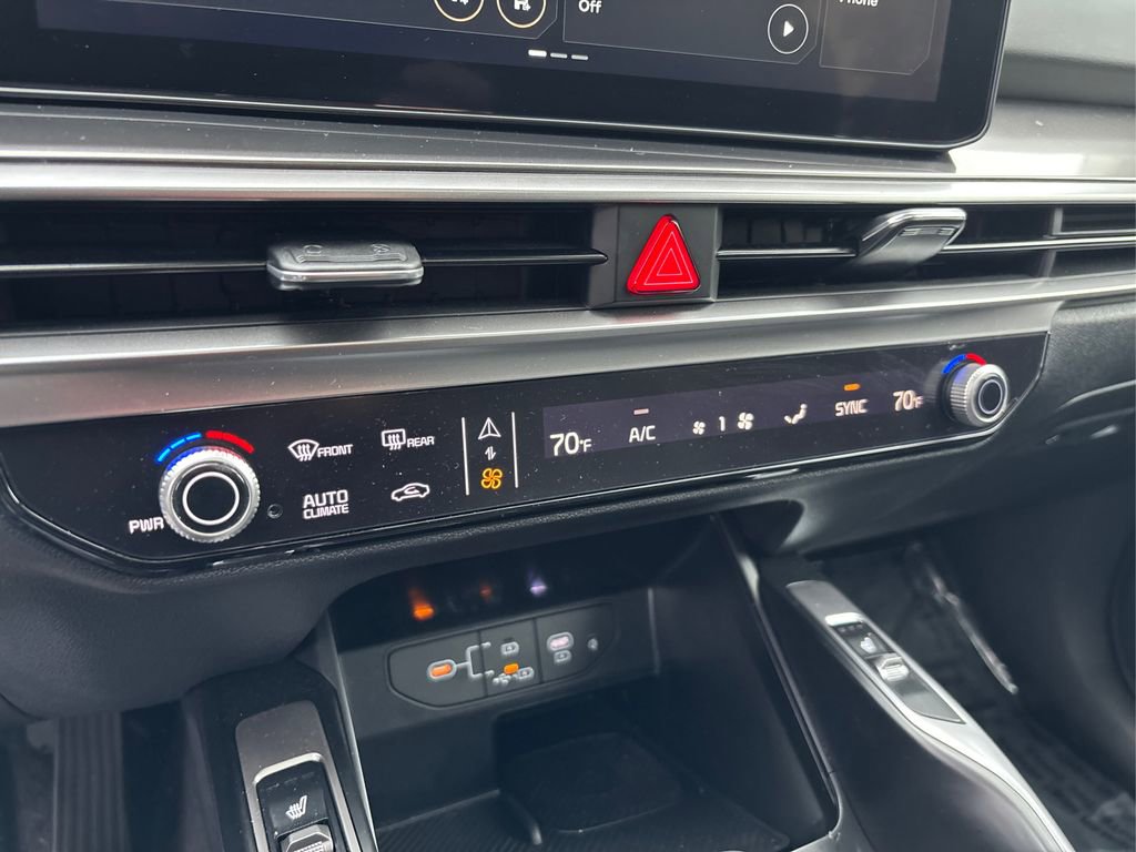 Certified 2025 Kia Sorento S w/ Panoramic Sunroof Package image 29