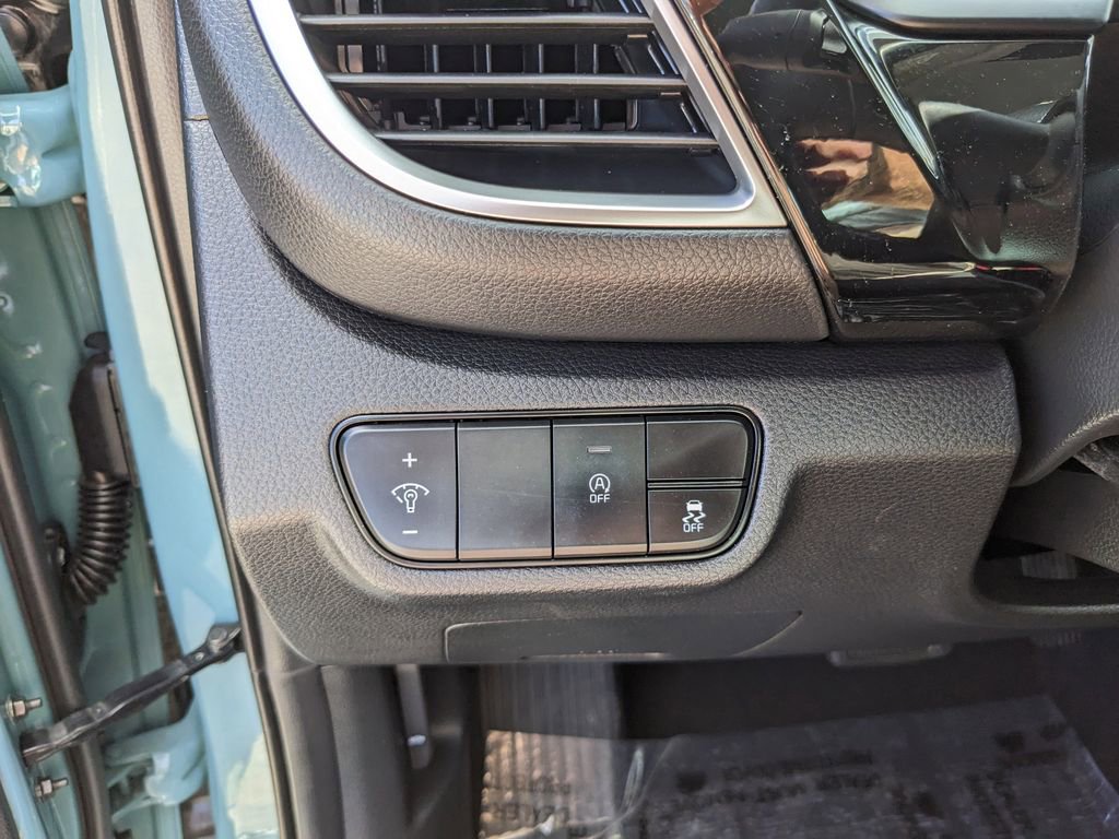 Certified 2025 Kia Seltos S image 28