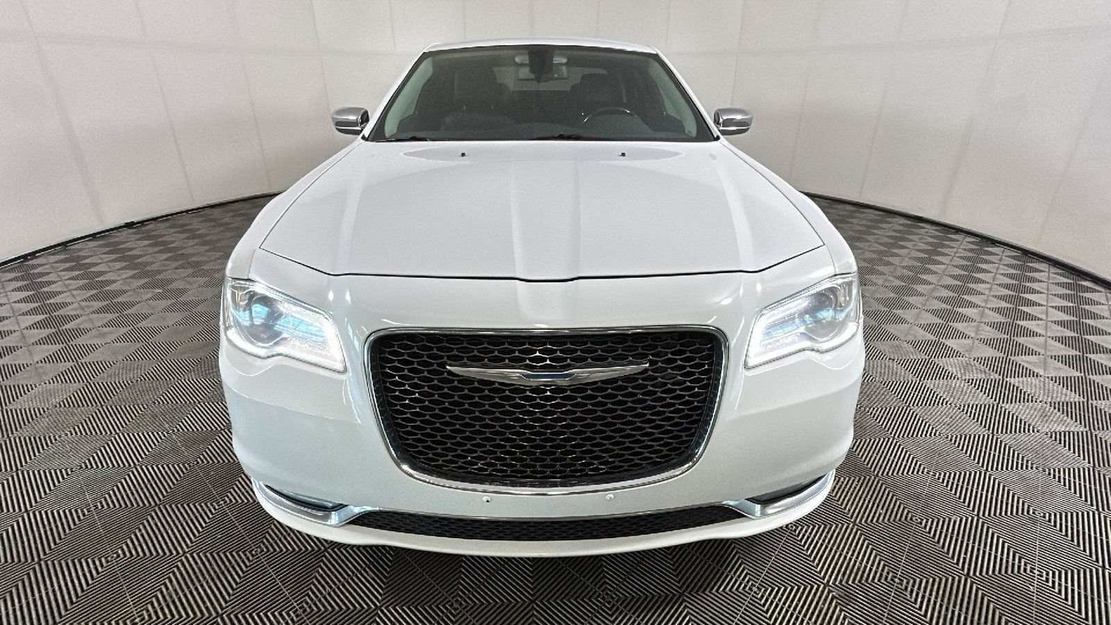 Used 2018 Chrysler 300 Limited AWD/4WD image 8