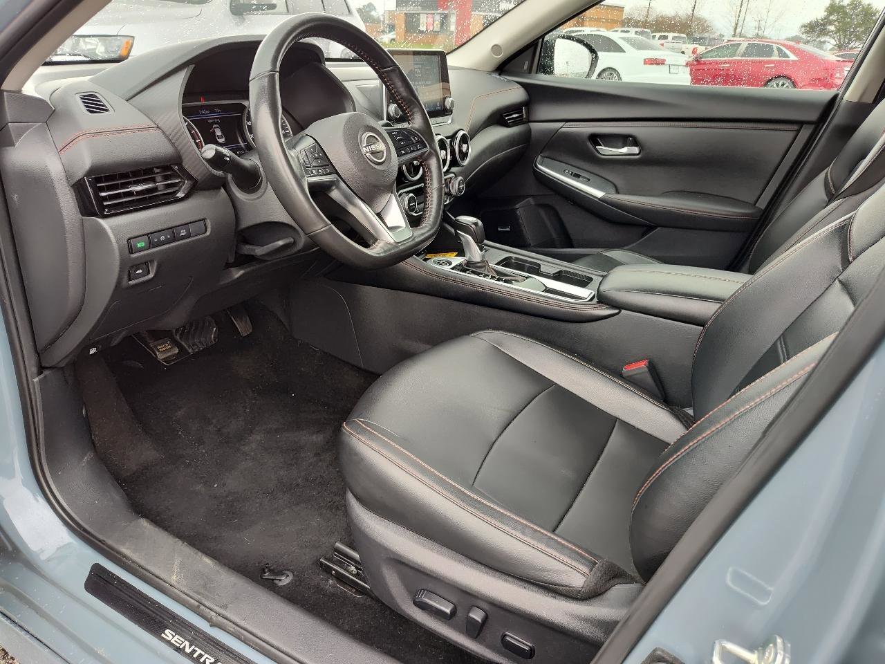 Used 2025 Nissan Sentra SR w/ SR Premium Package image 2