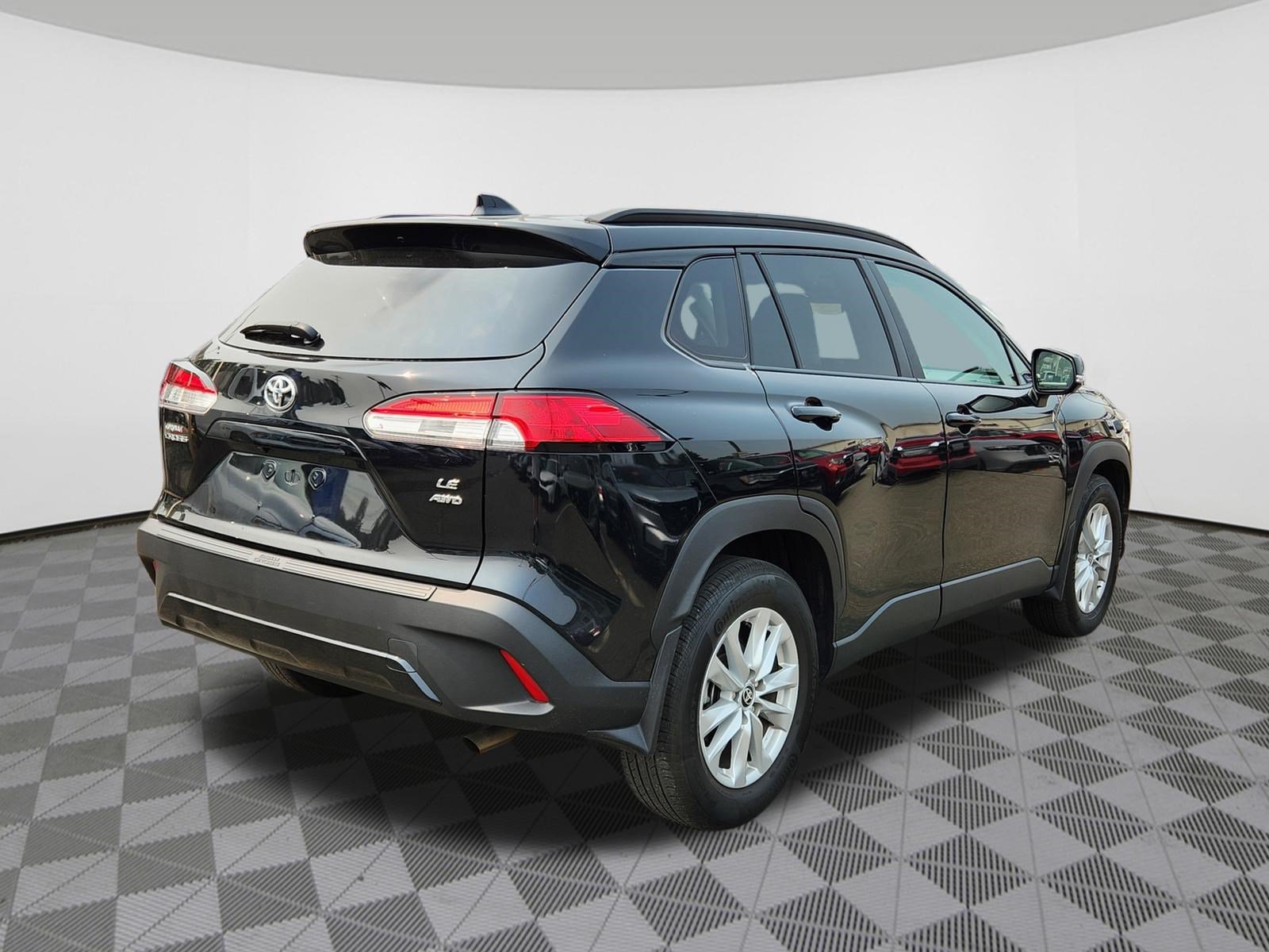 Used 2023 Toyota Corolla Cross LE w/ Moonroof Package AWD/4WD image 4