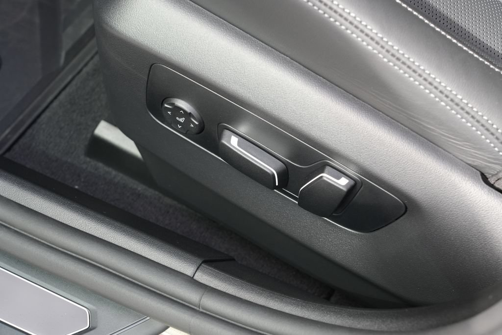 Used 2026 BMW M5 Touring AWD/4WD image 12