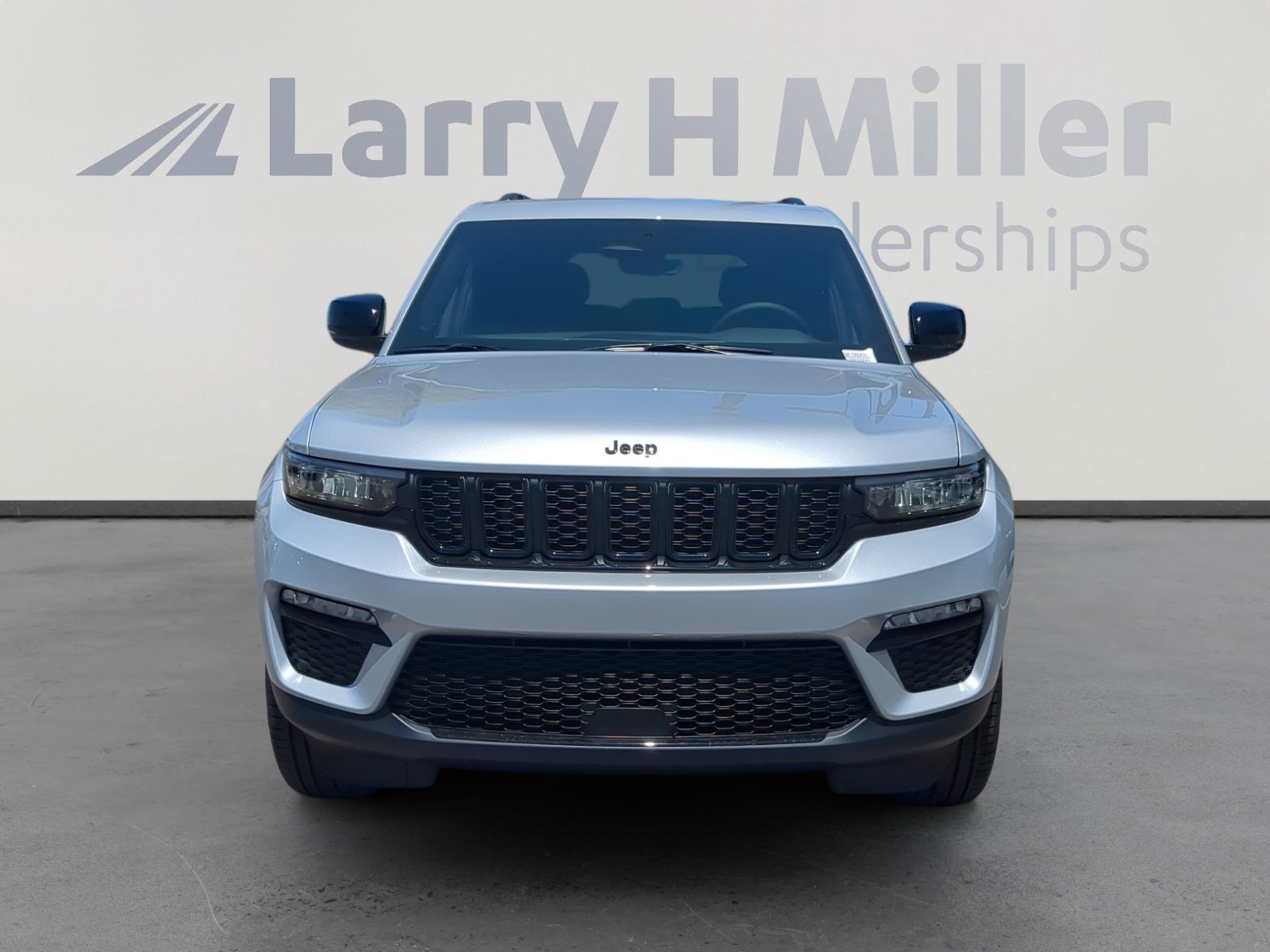 New 2025 Jeep Grand Cherokee Limited w/ Black Appearance Package image 8