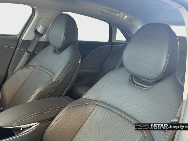 Used 2025 Lucid Air Pure RWD image 11