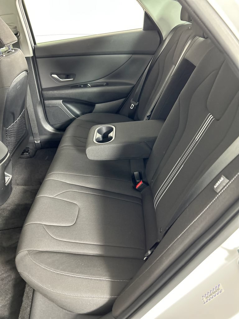 Used 2024 Hyundai Elantra SEL w/ Convenience Package FWD image 17