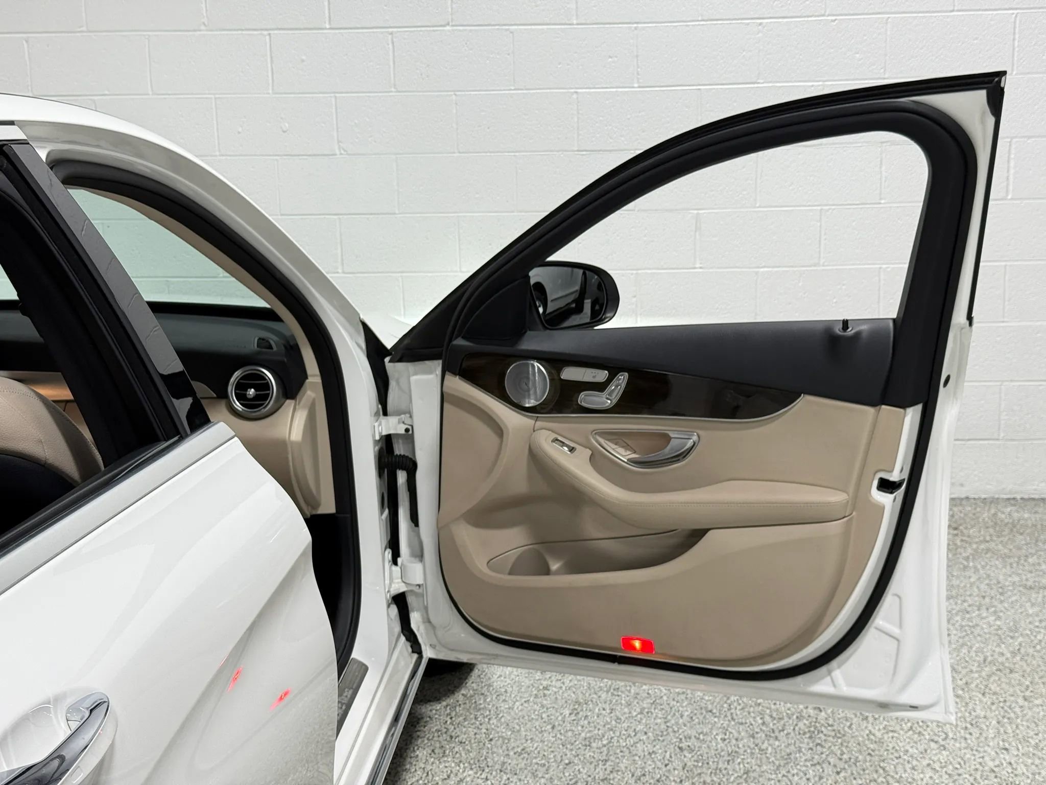 Used 2019 Mercedes-Benz C 300 4MATIC Sedan image 40