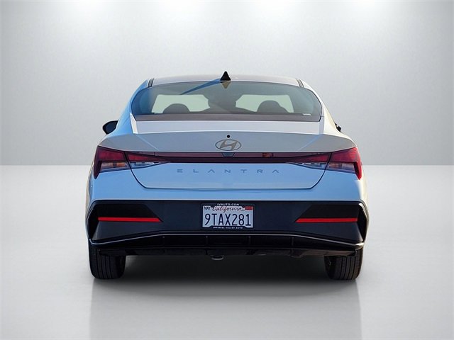 Used 2025 Hyundai Elantra SE image 5