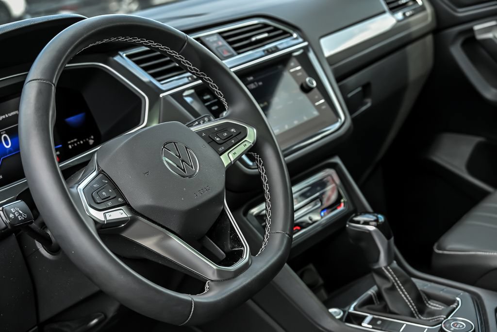 Used 2022 Volkswagen Tiguan SE AWD/4WD image 19