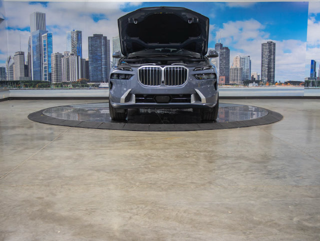 Used 2026 BMW X7 xDrive40i AWD/4WD image 3