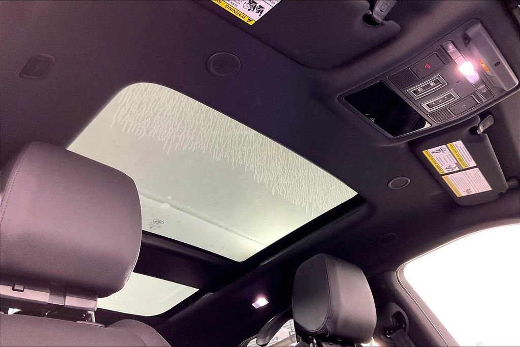 Used 2024 Land Rover Range Rover Evoque Dynamic SE image 29